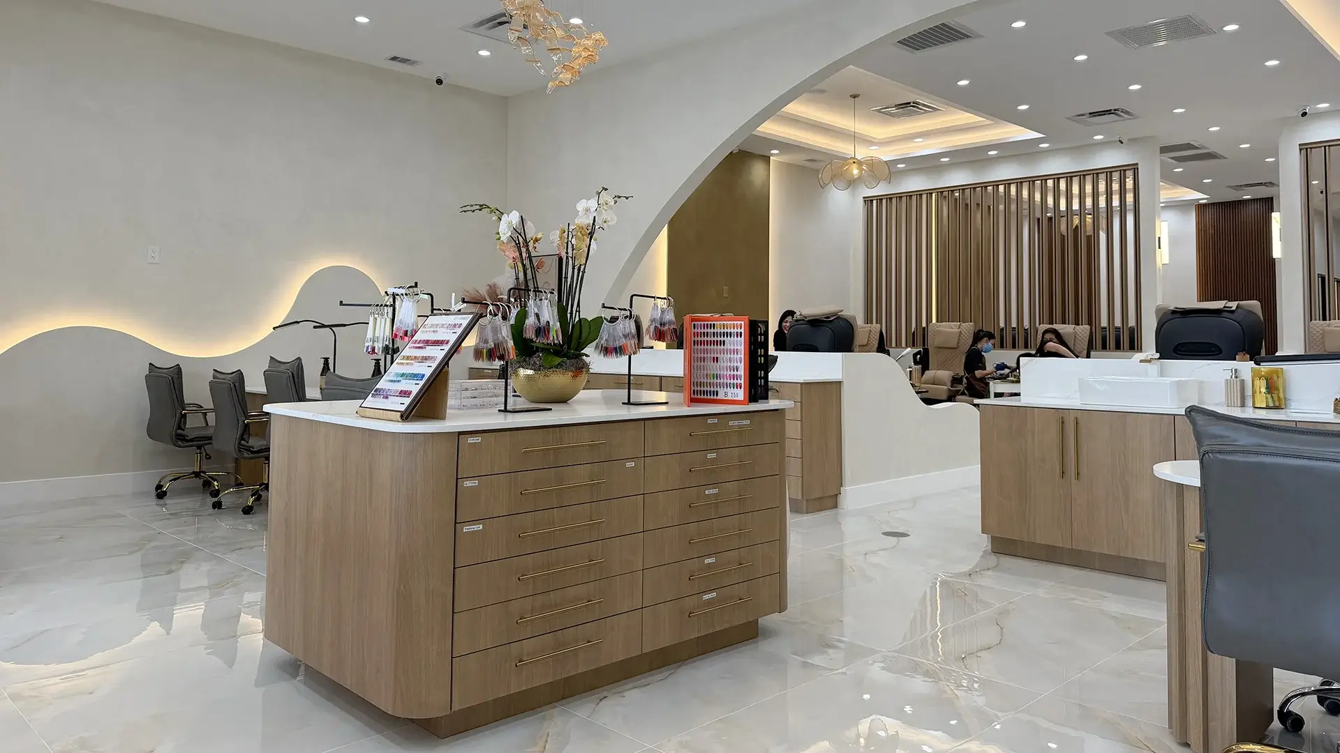 Best Nail Spa in Copperfield: Booking Tips & Best Times